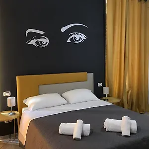 3* לינה וארוחת בוקר Sensation House